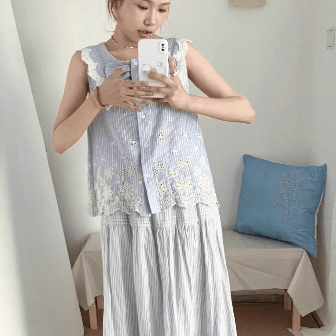 여름 새로운 파란색 작은 꽃무늬 자수 민소매 셔츠 여성 셔츠 이미지 3