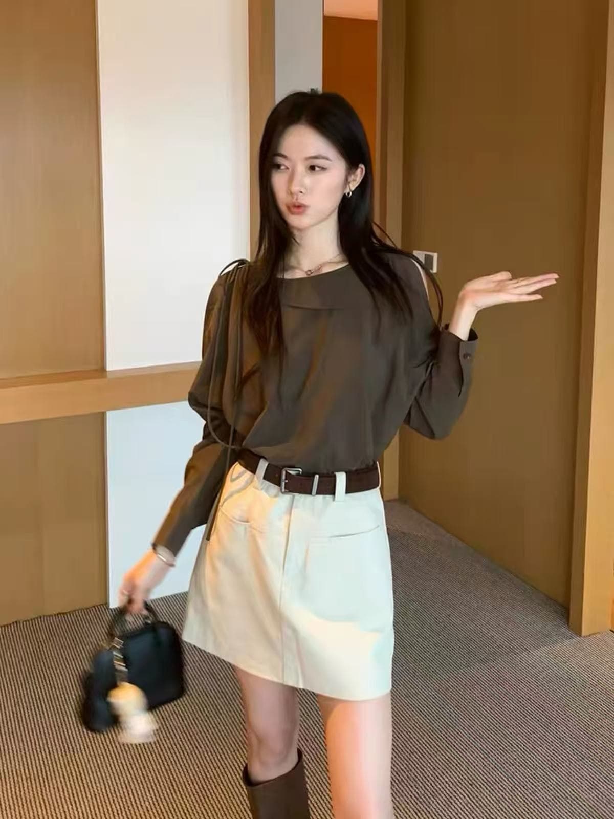 프랑스식 품격 로얄 자매 미니멀리즘 오프숄더 긴팔 셔츠 2026 가을 새로운 캐주얼 슬림해 보이는 다용도 맨위 여성 의류 상세 이미지 3
