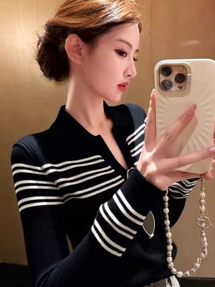 이모 바람 검정색 스트라이프 V넥 니트 스웨터 여성 2026 가을 새로운 몸매 가꾸기 슬림해 보이는 인사이드 가져 가라. 만나는 맨위 트렌디 상세 이미지 2