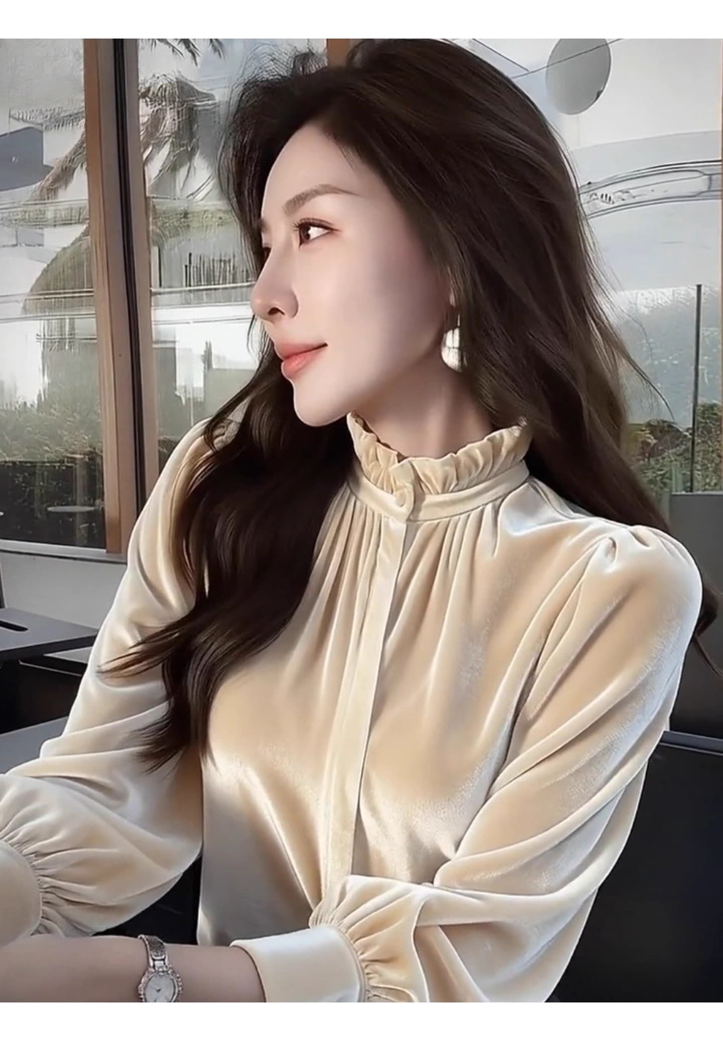 베이지 색 벨벳 맨위 2025 겨울 고급 센스 빛 럭셔리 품격 명문 여성 고유 한 아름다운 프랑스식 사소한 셔츠 이미지 2