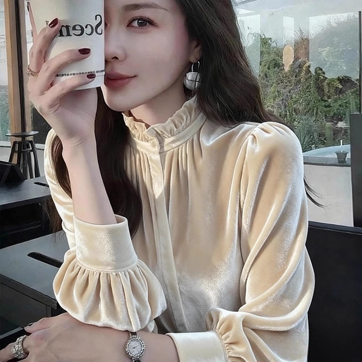 베이지 색 벨벳 맨위 2025 겨울 고급 센스 빛 럭셔리 품격 명문 여성 고유 한 아름다운 프랑스식 사소한 셔츠 이미지 5