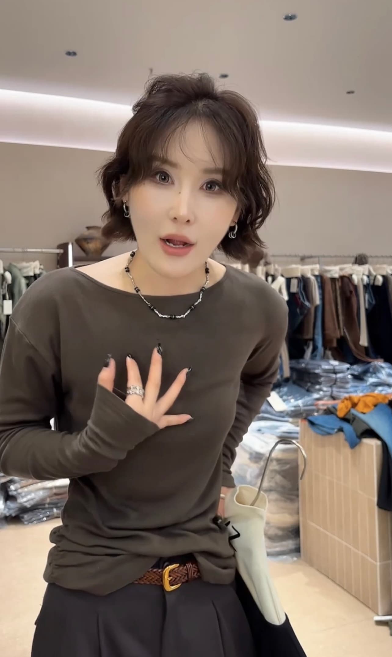 이른 가을 핫걸 다용도 뒤로 홀로우 아웃 허리 수축 디자인 슬림해 보이는 긴팔 맨위 이미지 2