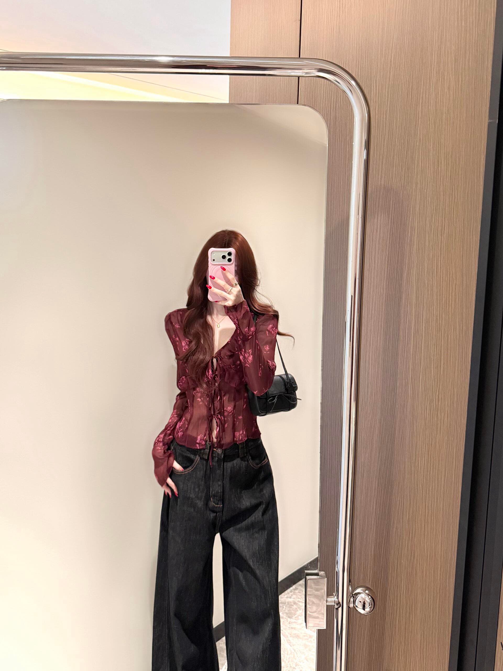 프랑스식 레트로 빨간색 꽃무늬 V넥 여성 셔츠 여름 미니멀리즘 디자인 센스 순수한 욕망 몸매 가꾸기 품격 캐주얼 맨위 상세 이미지 2