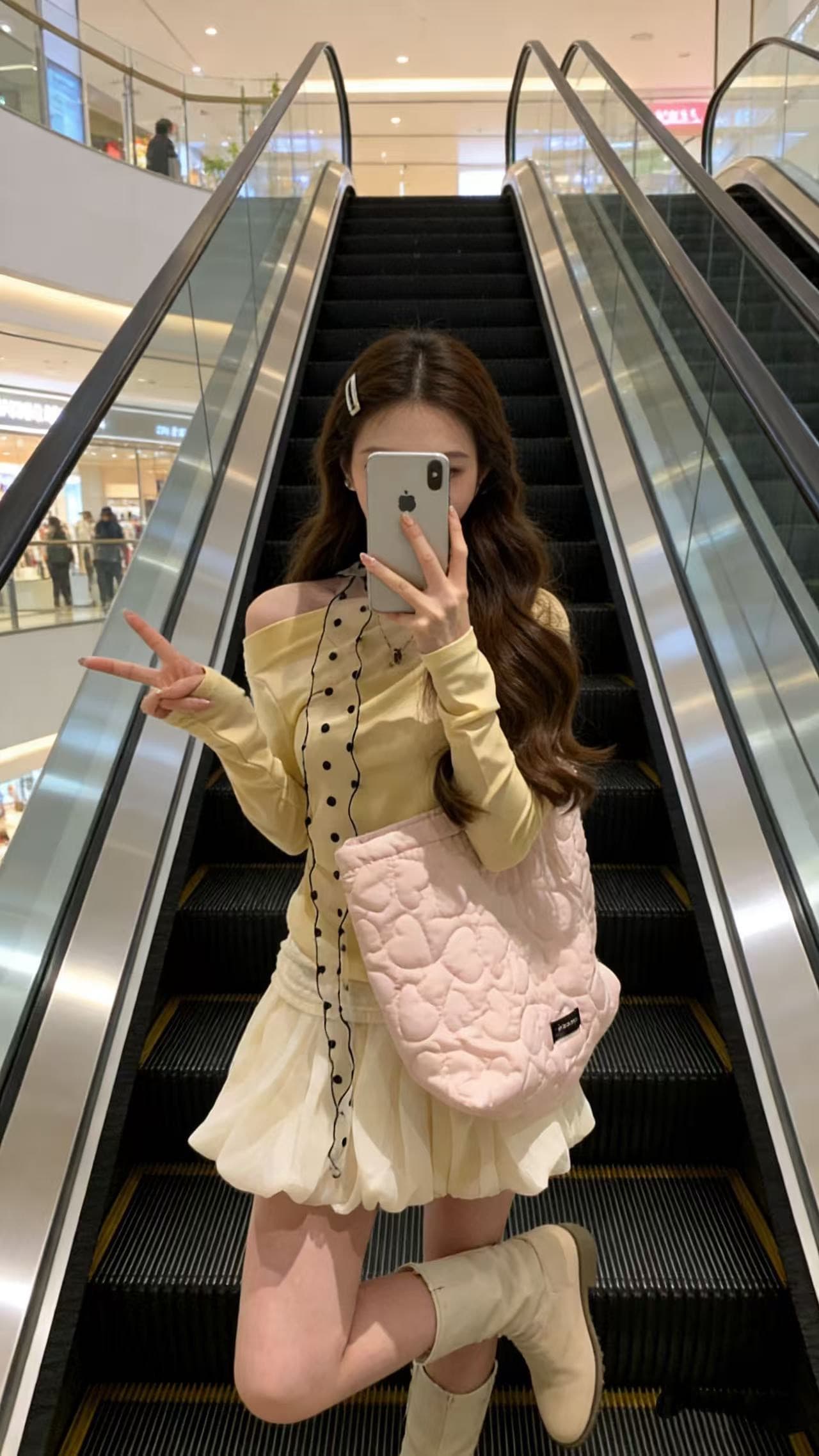 이른 가을 달콤한 핫걸 한 단어 가을 어깨 밝은 노란색 맨위 여성 디자인 센스 패치워크 긴팔 티셔츠 몸매 가꾸기 만나는 세트 이미지 4