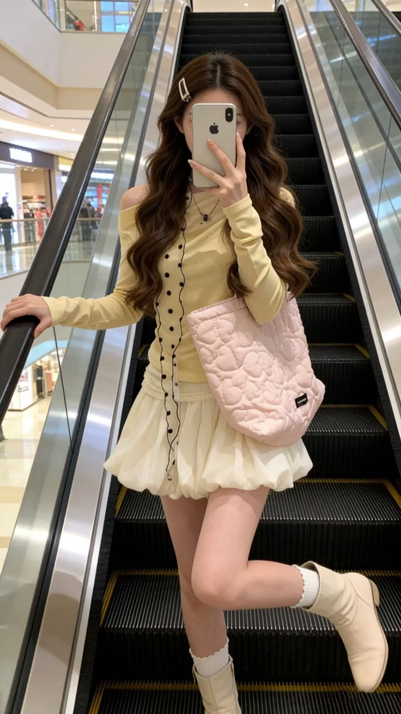 이른 가을 달콤한 핫걸 한 단어 가을 어깨 밝은 노란색 맨위 여성 디자인 센스 패치워크 긴팔 티셔츠 몸매 가꾸기 만나는 세트 이미지 2