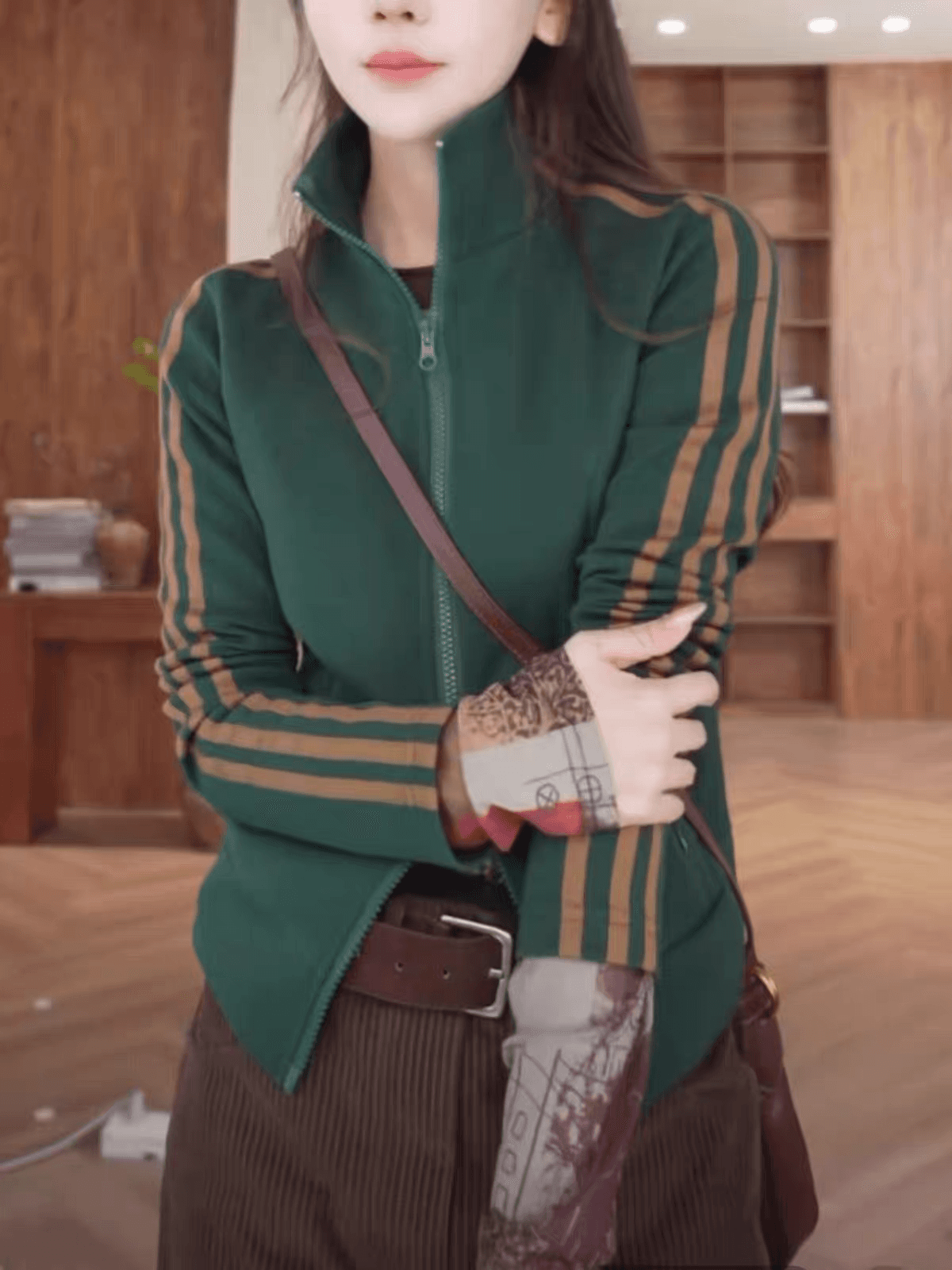 한국 스타일 단색 스트라이프 패치워크 더블 지퍼 스탠드 칼라 여성 코트 2026 이른 봄 새로운 다용도 캐주얼 슬림해 보이는 오픈 가디건 이미지 3