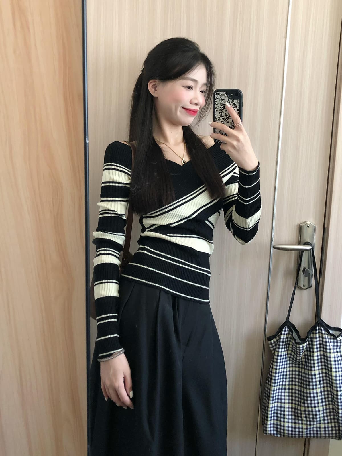 있음 도착 이른 가을 프랑스식 십자가 V넥 몸매 가꾸기 스트라이프 니트 스웨터 오프숄더 스웨터 몸매 가꾸기 맨위 여성 가을 이미지 4