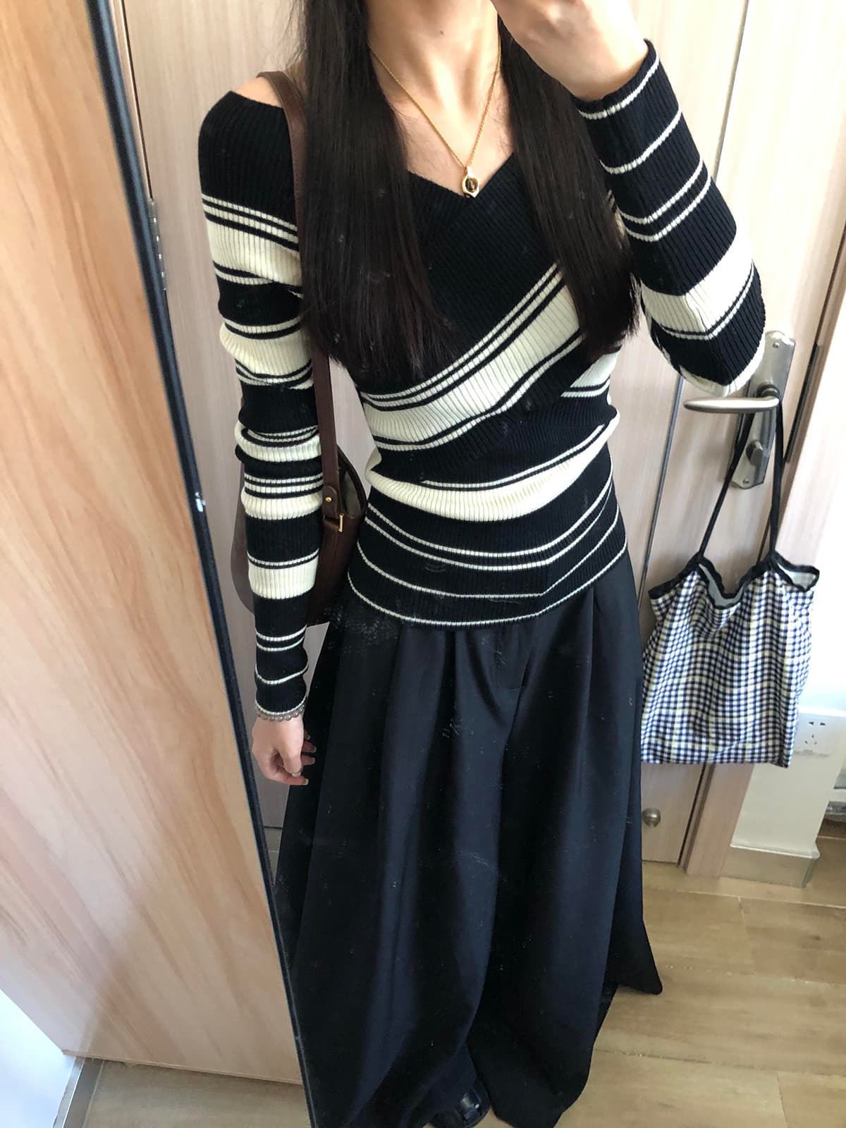 있음 도착 이른 가을 프랑스식 십자가 V넥 몸매 가꾸기 스트라이프 니트 스웨터 오프숄더 스웨터 몸매 가꾸기 맨위 여성 가을 상세 이미지 3