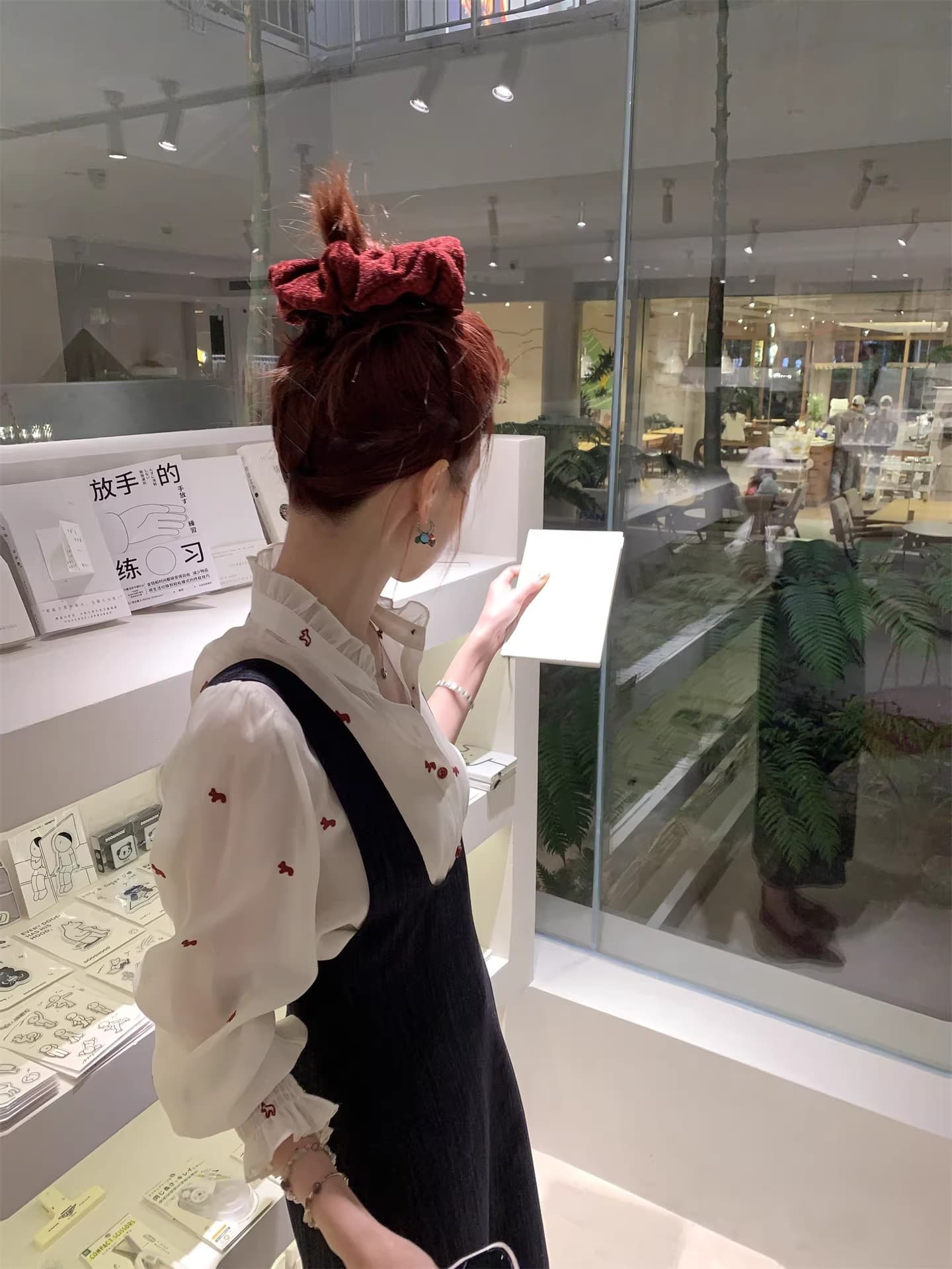 우유 푸 자수 작은 말 이른 봄 한국 스타일 디자인 센스 캐주얼 다용도 품격 루즈핏 여성 셔츠 저녁 바람 줘 너 멜빵 이미지 4