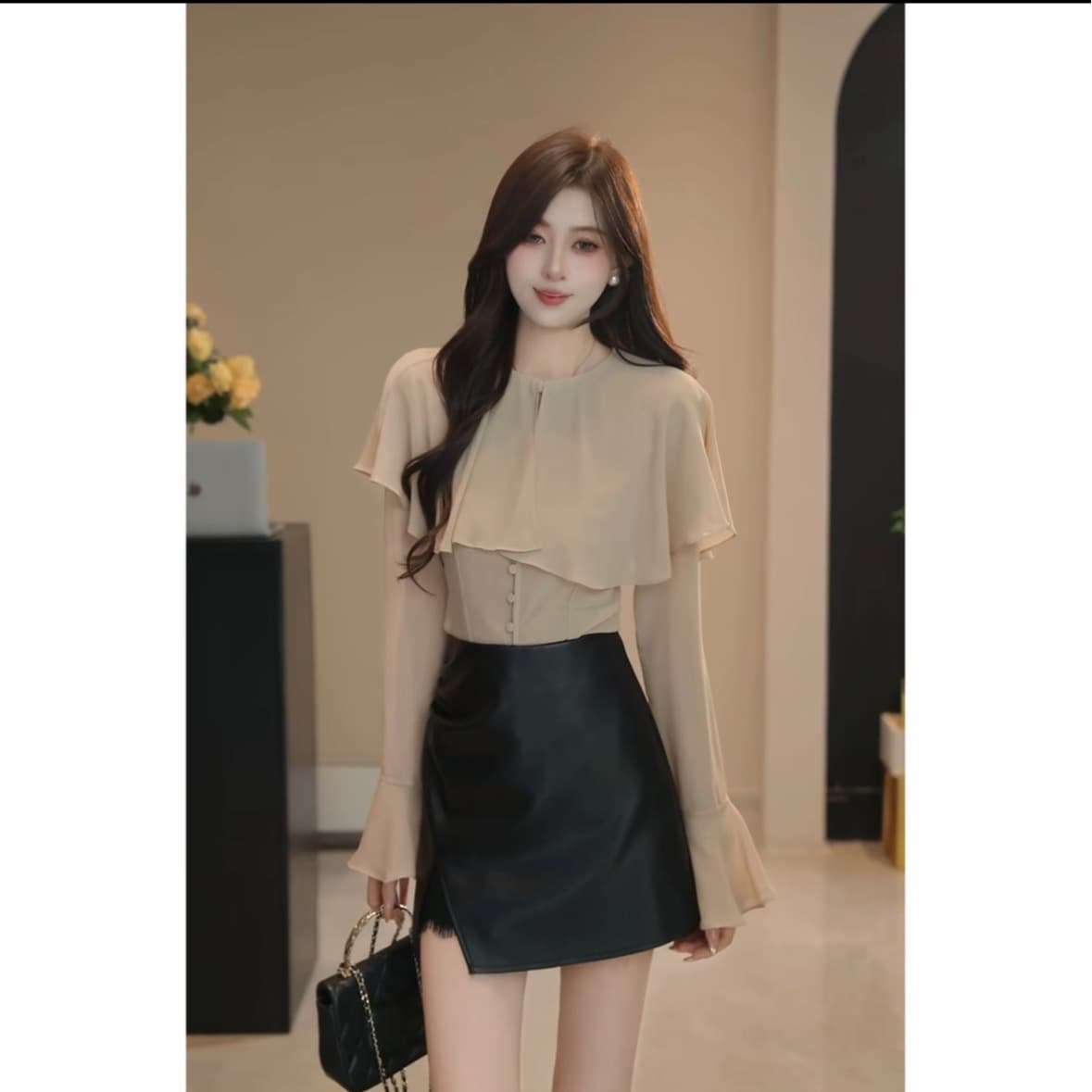 프랑스식 부드러운 프릴 디자인 센스 슬림해 보이는 품격 셔츠 쇼트 스타일 가죽 스커트 두 조각 여성 세트 이미지 5