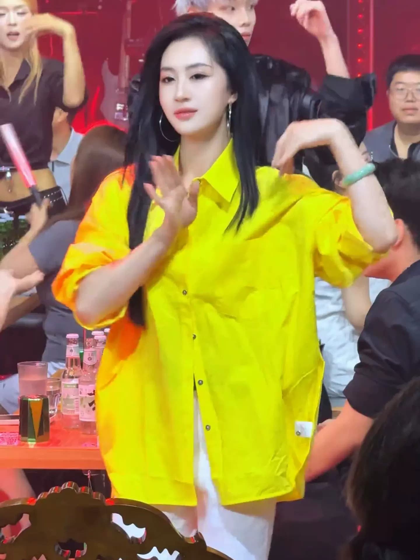 봄 가을 프랑스식 레몬 옐로우 슈퍼 디스플레이 화이트 품격 슬림해 보이는 셔츠 느슨함 센스 고급 센스 아마 셔츠 여성 이미지 2