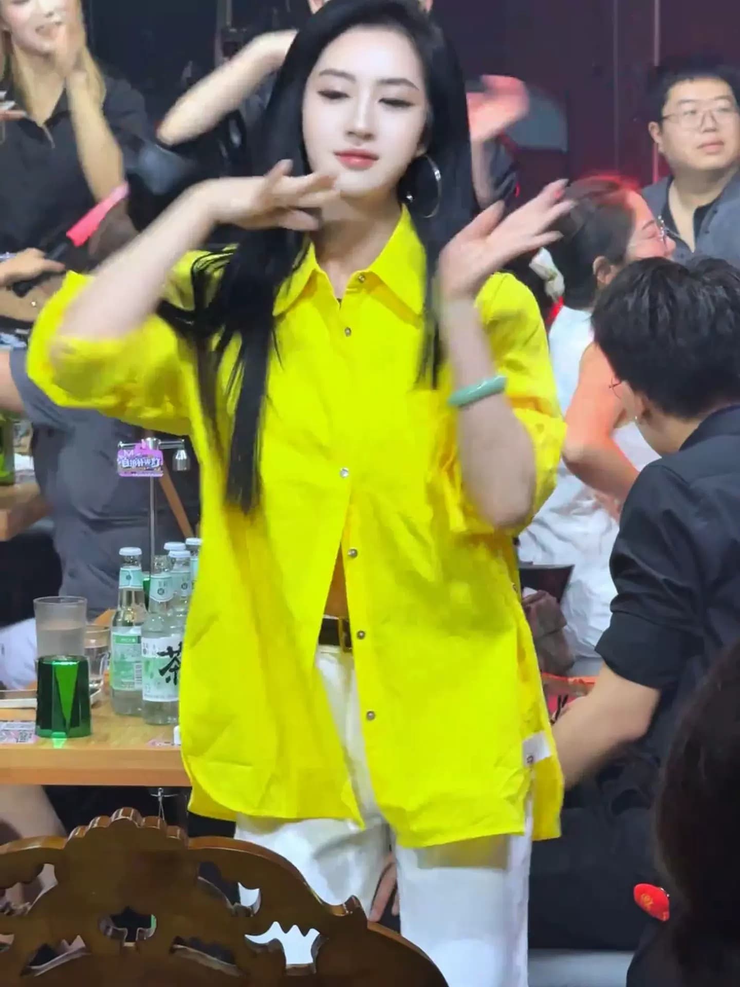 봄 가을 프랑스식 레몬 옐로우 슈퍼 디스플레이 화이트 품격 슬림해 보이는 셔츠 느슨함 센스 고급 센스 아마 셔츠 여성 이미지 4