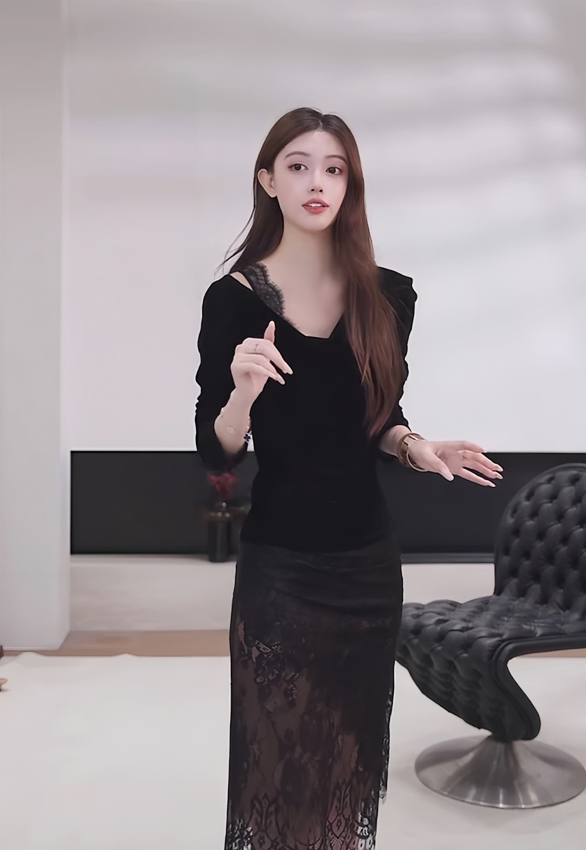페이크 레이어드 레트로 레이스 조각 비대칭 흔들다 칼라 벨벳 기본 셔츠 이미지 3
