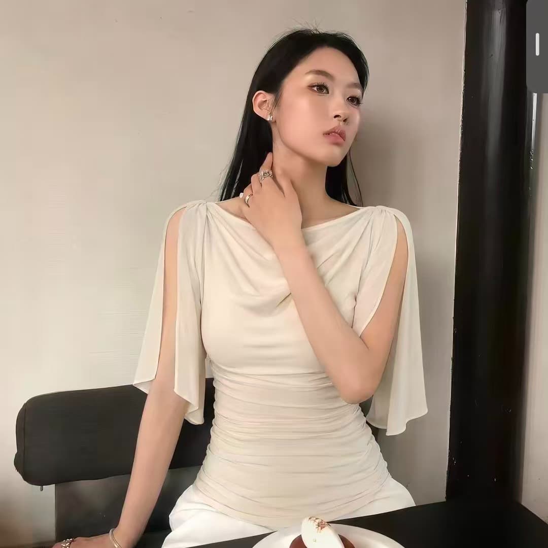화이트 행침 목 티셔츠 여성 의류 2026 여름 루즈핏 나팔 반팔 펌프 Pleat 고급 센스 miu 부서 오프숄더 맨위 이미지 3