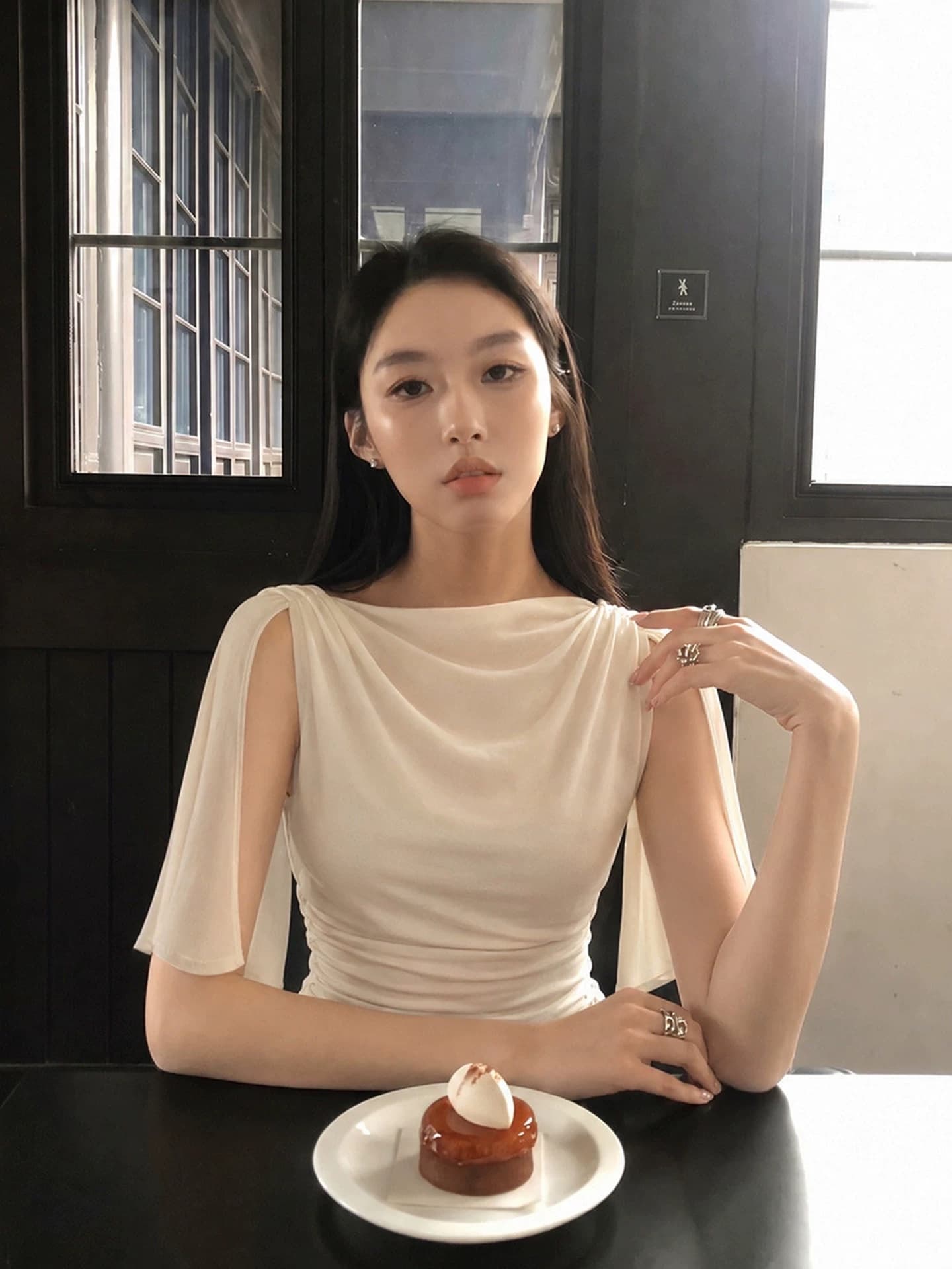 화이트 행침 목 티셔츠 여성 의류 2026 여름 루즈핏 나팔 반팔 펌프 Pleat 고급 센스 miu 부서 오프숄더 맨위 상세 이미지 1