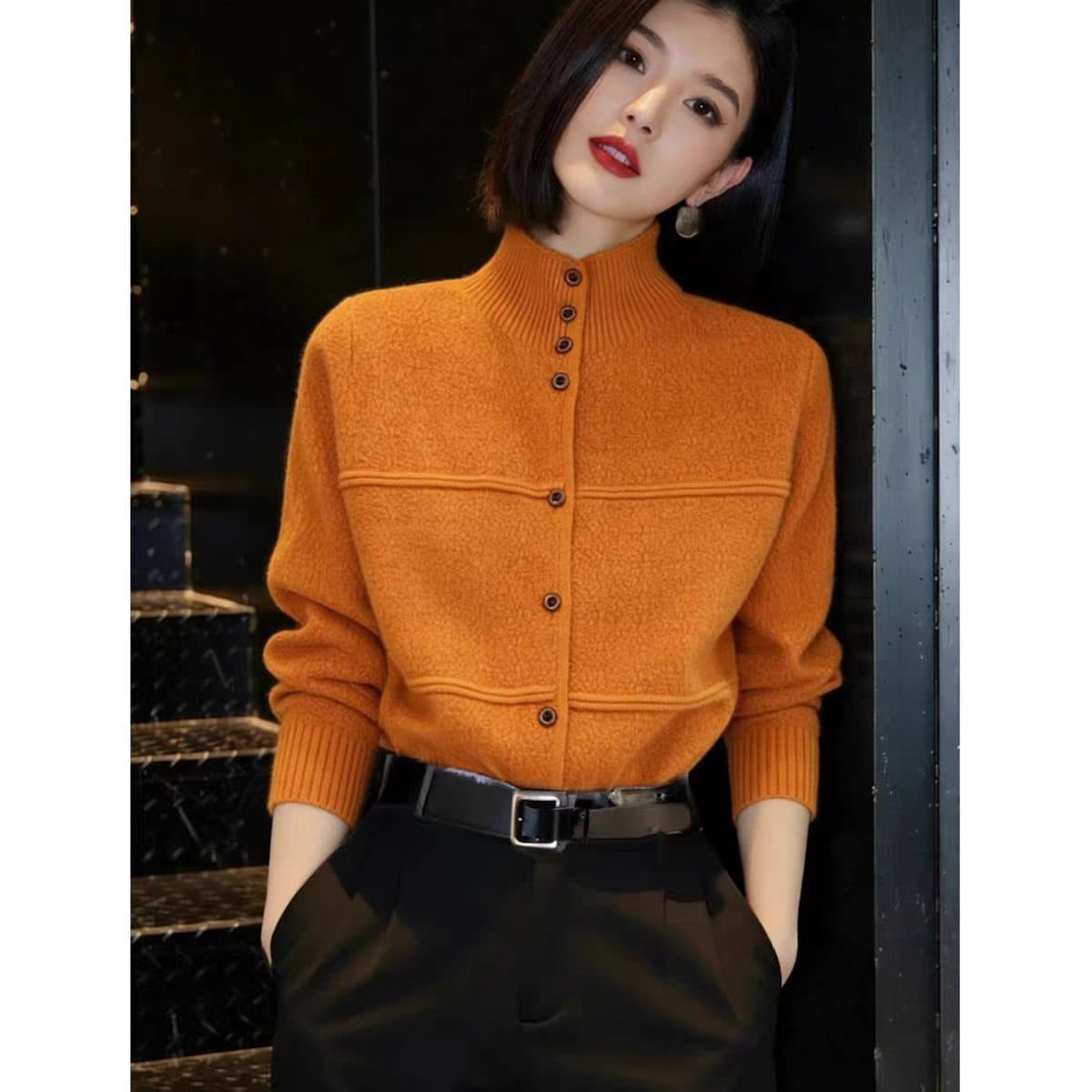 미니멀리즘 스탠드 칼라 단추 털 니트 스웨터 여성 다용도 품격 2026 새로운 상세 이미지 3