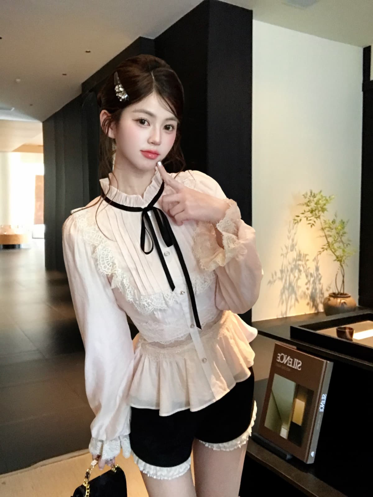 기타 한 작은 물고기 musefish 그는 당겨서 미스 레이스 레이스 배색 레이스업 셔츠 레이스 반바지 세트 여성 상세 이미지 3