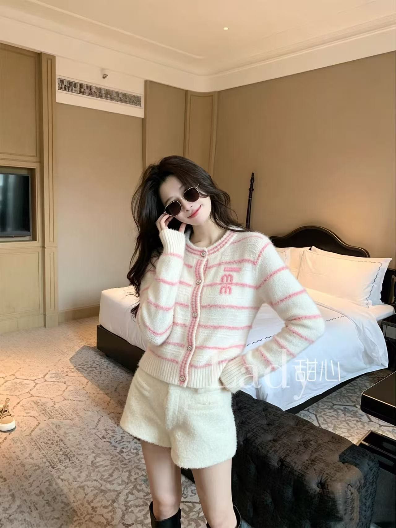 달콤함 천 골드 센스 핑크색 스트라이프 알파벳 자수 니트 오픈 가디건 여성 이른 가을 루즈핏 따뜻한 부드럽다 찹쌀 스웨터 코트 상세 이미지 1