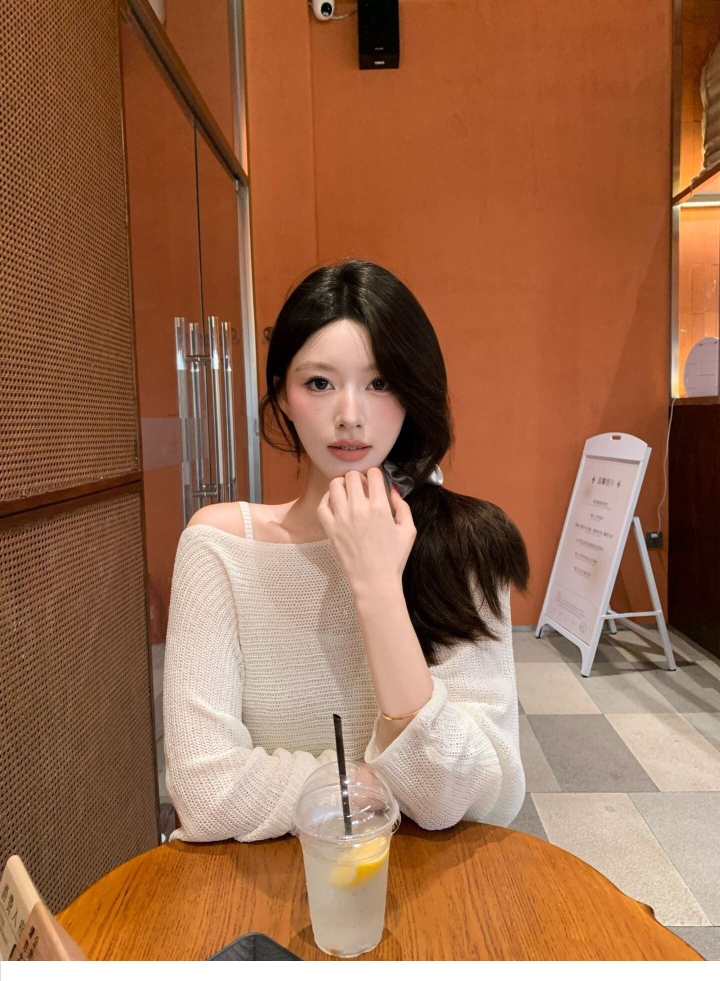 한 부서 핑크색 홀로우 아웃 긴팔 니트 스웨터 여성 조기 가을 스웨터 캐주얼 느긋한 바람 루즈핏 품격 오프숄더 맨위 이미지 3