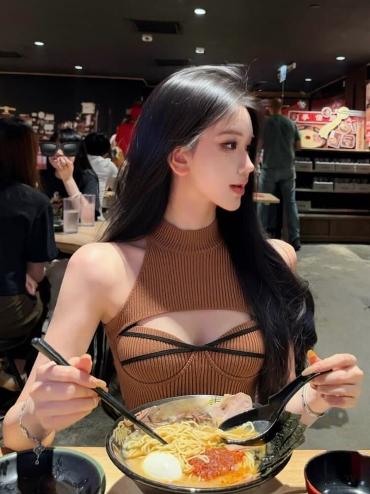 이른 가을 핫걸 품격 이슬 쇄골 홀로우 아웃 디자인 센스 민소매 조끼 빛 요리 한 바람 슬림해 보이는 자이언트 잘 생긴 외출용 맨위 상세 이미지 1