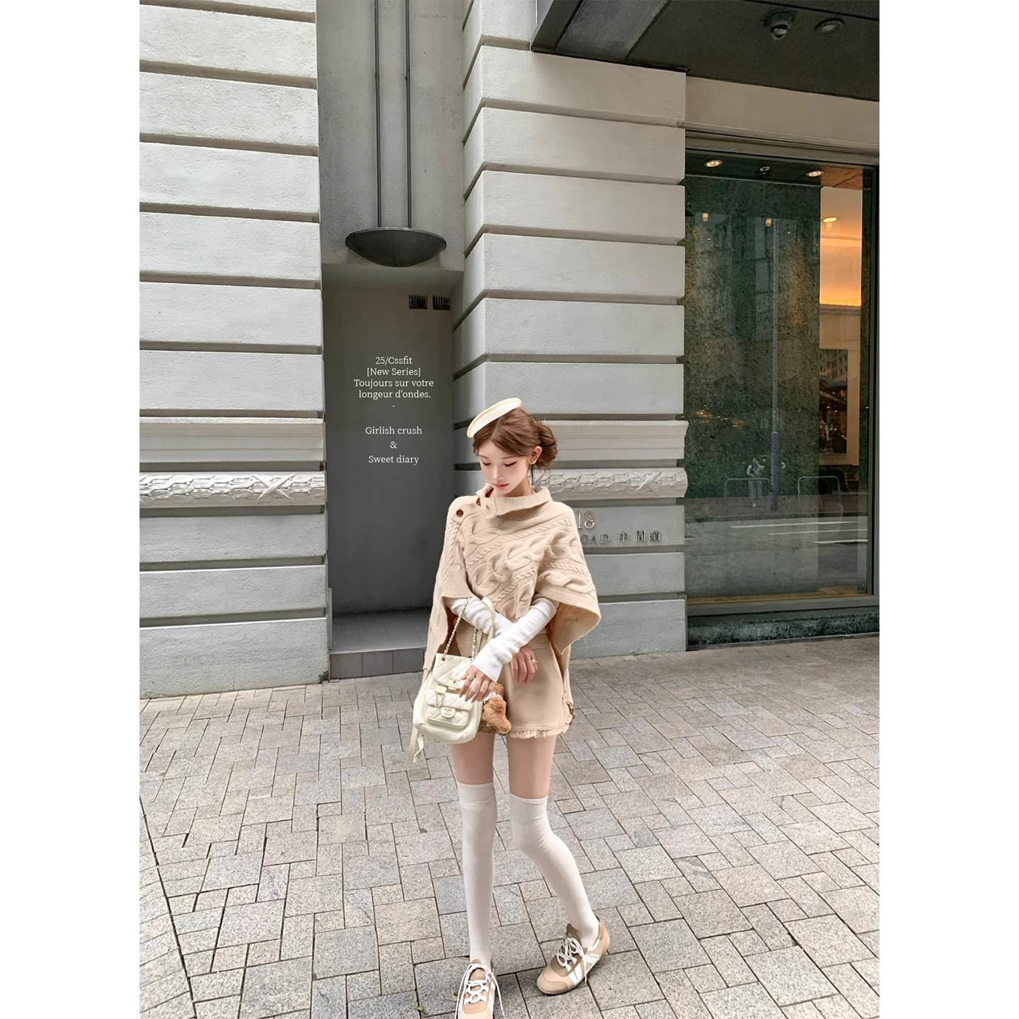 늦게 우산 우산 25 fw 캐러멜 리큐어 vivien w 토성 터틀넥 꽈배기 니트 불규칙 망토 상세 이미지 1