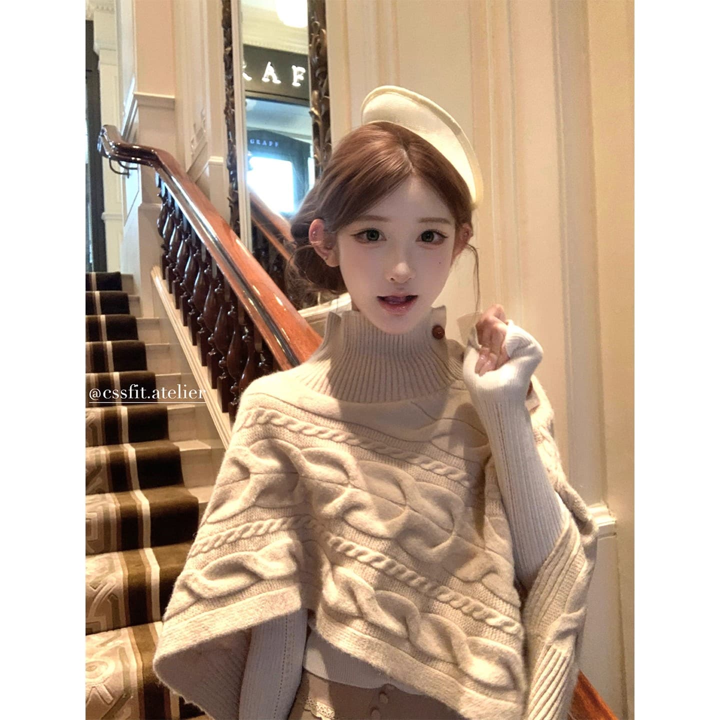 늦게 우산 우산 25 fw 캐러멜 리큐어 vivien w 토성 터틀넥 꽈배기 니트 불규칙 망토 상세 이미지 3