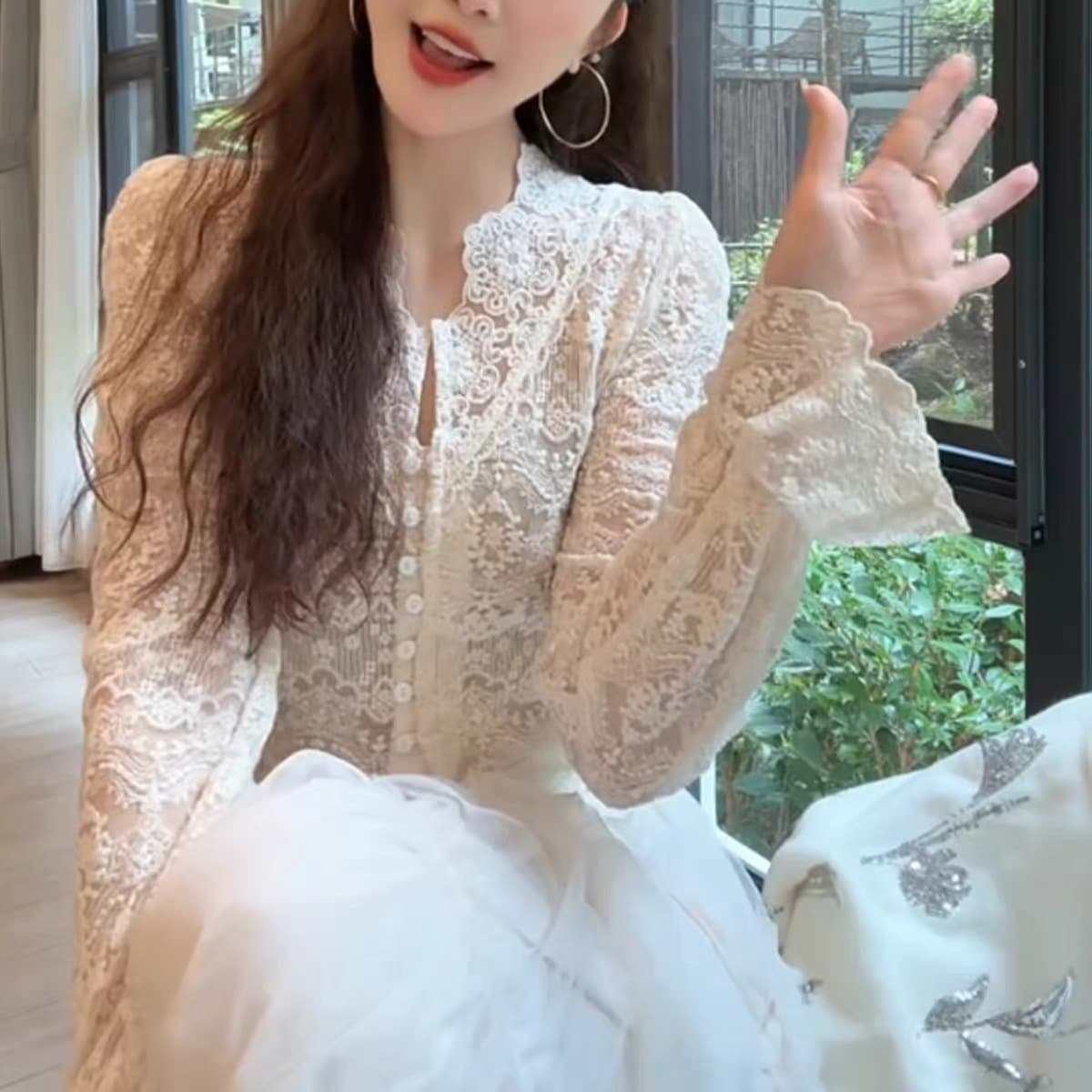 프랑스식 V넥 자수 만나는 레이스 셔츠 여성 가을 겨울 새로운 고유 한 Chic 루즈핏 슬림해 보이는 스택 착용 인사이드 잡아라. 의류 이미지 5