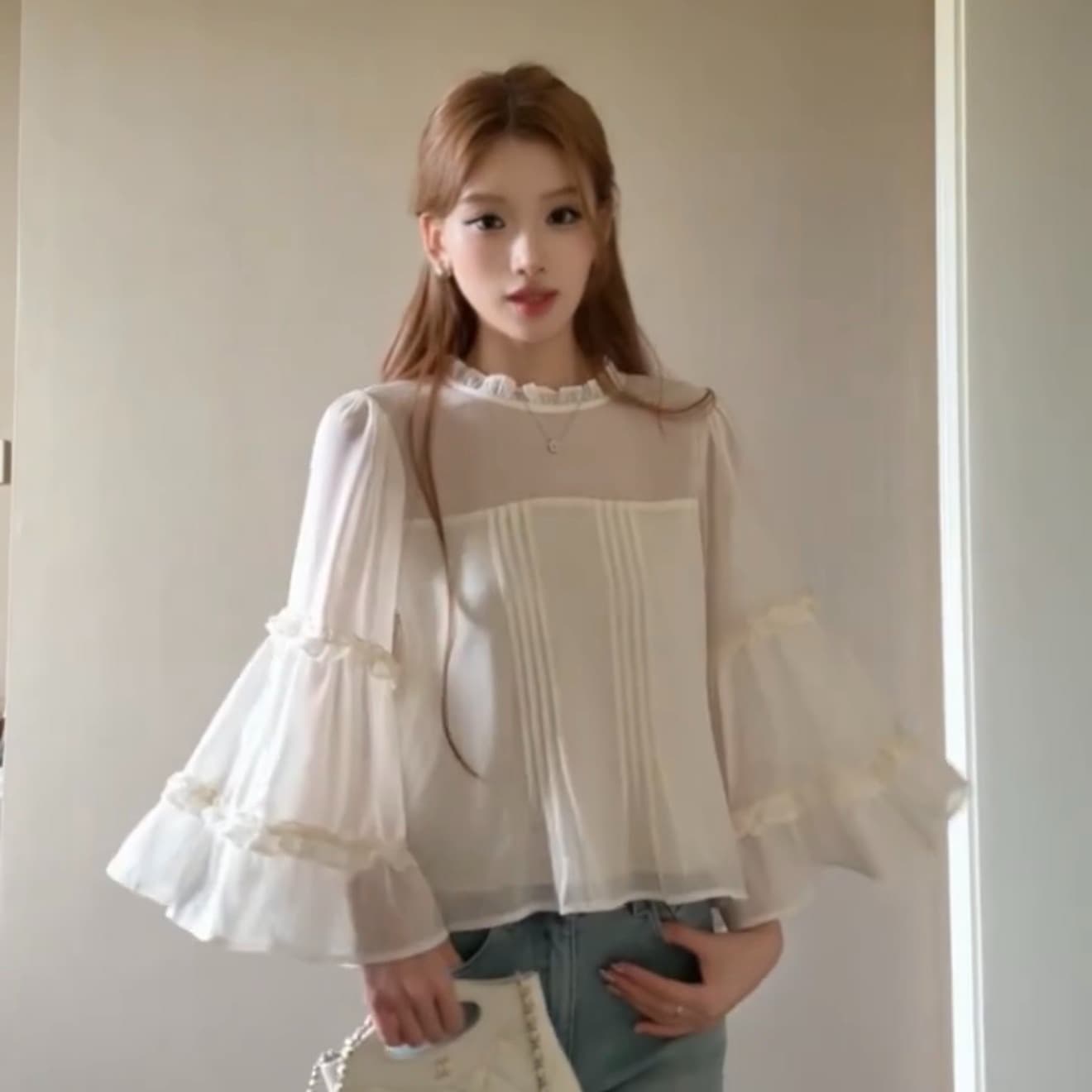 베이지 색 쉬폰 셔츠 여자 가을 2026 새로운 고급 센스 프랑스식 사소한 나팔 소매 인형 셔츠 맨위 이미지 5