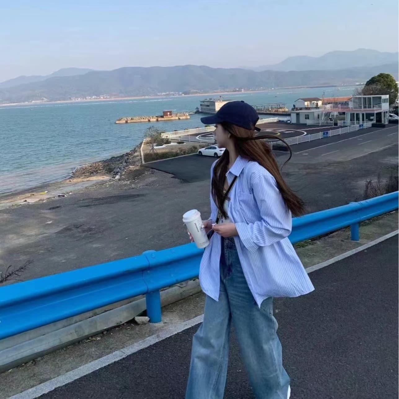 파란색 스트라이프 여성 셔츠 봄 새로운 디자인 센스 작은 대중 루즈핏 셔츠 한 부서 고유 한 Chic 긴팔 맨위 상세 이미지 2