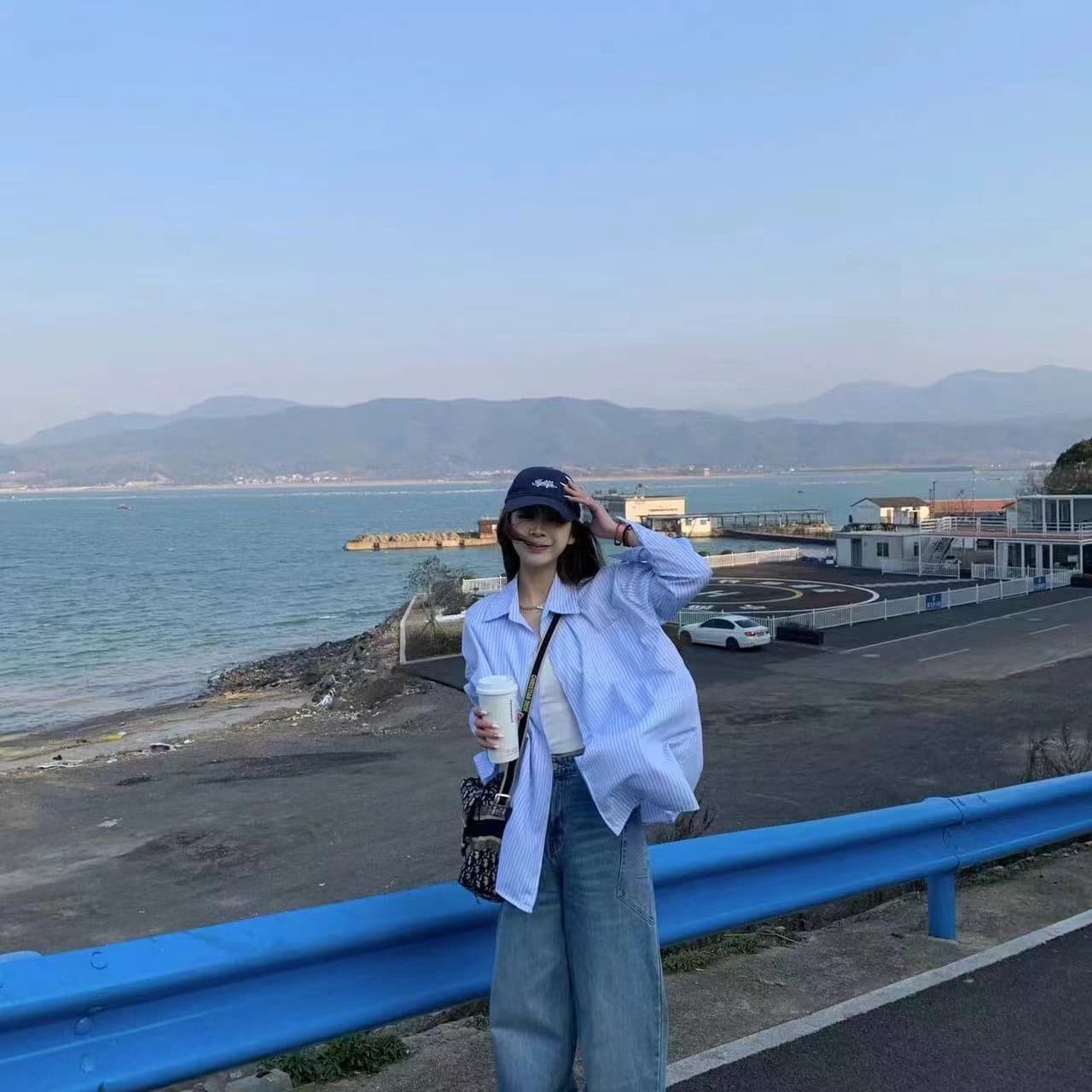 파란색 스트라이프 여성 셔츠 봄 새로운 디자인 센스 작은 대중 루즈핏 셔츠 한 부서 고유 한 Chic 긴팔 맨위 상세 이미지 4