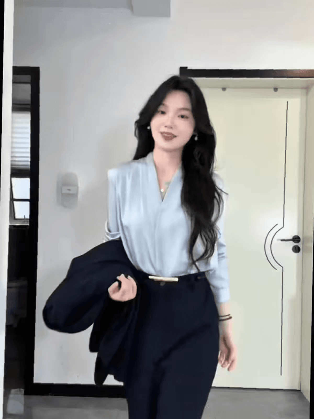 프랑스식 파란색 V넥 여성 셔츠 봄 새로운 고급 센스 출퇴근 경력 셔츠 스택 착용 인사이드 가져 가라. 긴팔 맨위 이미지 4