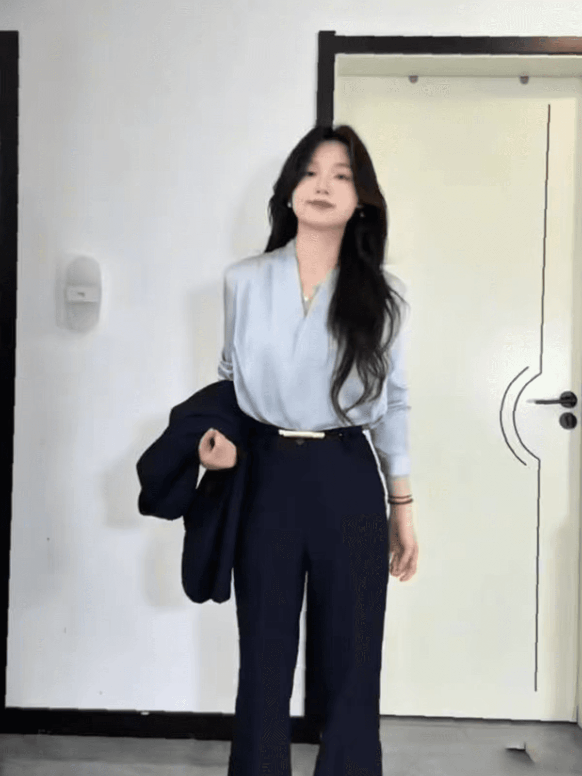 프랑스식 파란색 V넥 여성 셔츠 봄 새로운 고급 센스 출퇴근 경력 셔츠 스택 착용 인사이드 가져 가라. 긴팔 맨위 상세 이미지 3