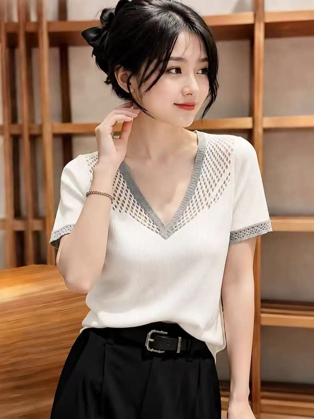 레트로 화이트 홀로우 아웃 V넥 반팔 니트 스웨터 여성 2026 여름 새로운 고유 한 Chic 몸매 가꾸기 다용도 맨위 상세 이미지 3