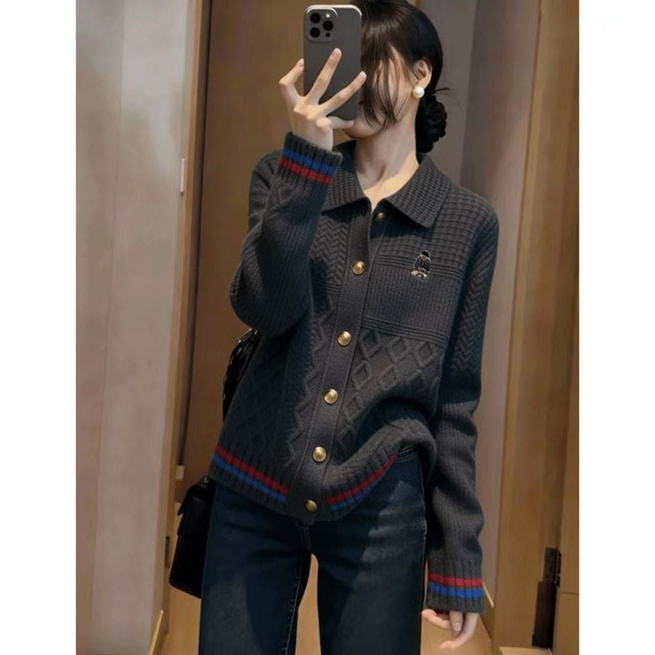 한 부서 트렌디 차가운 바람 일상 출퇴근 바람 어두운 회색 맨위 여성 2026 겨울 POLO 칼라 자카드 패치워크 색상 스웨터 오픈 가디건 이미지 4