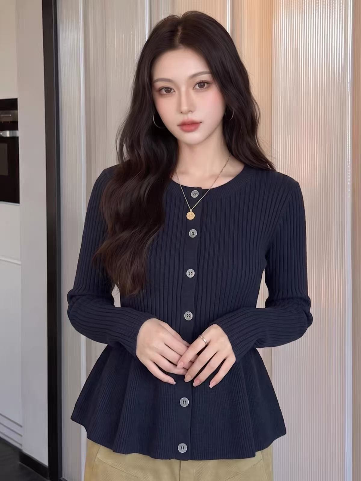 프랑스식 작은 대중 몸매 가꾸기 허리 수축 니트 스웨터 여성 2026 가을 새로운 긴팔 단추 스웨터 슬림해 보이는 다용도 맨위 상세 이미지 2