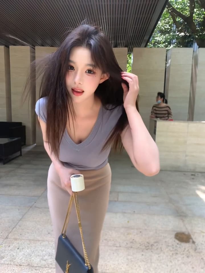 있음 도착 라이 경기 서울 몸매 가꾸기 작은 V넥 티셔츠 여성 봄 Z아 어깨 작은 날다 소매 맨위 반신 치마 세트 여성 이미지 3
