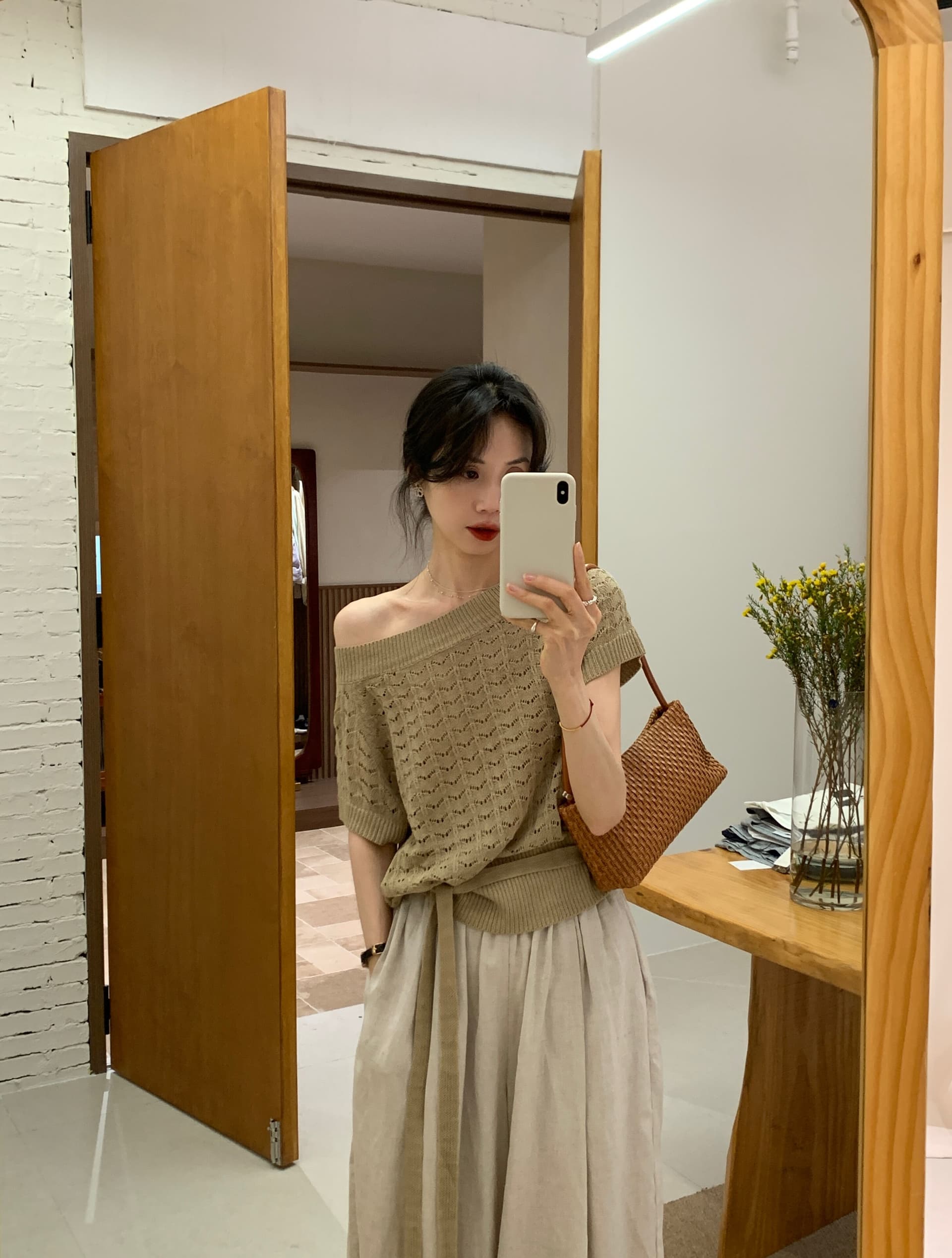 있음 도착 비스듬한 어깨 홀로우 아웃 니트 스웨터 여성 봄 새로운 디자인 센스 부드러운 레이스업 허리 수축 품격 맨위 상세 이미지 7