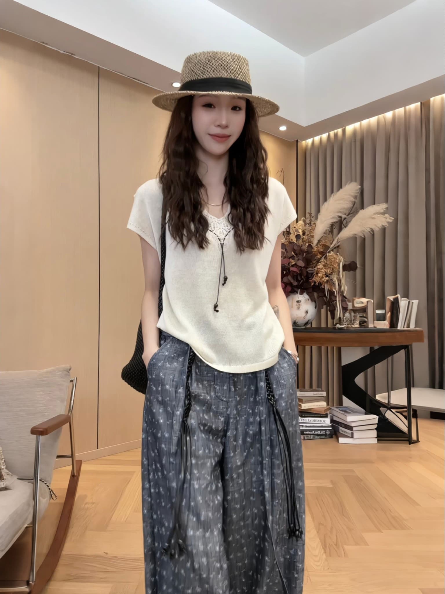 있음 도착 빅 사이즈 chic 비즈 V넥 홀로우 아웃 반팔 티셔츠 여성 여름 지방 mm 슬림해 보이는 표지 고기 고유 한 Chic 상세 이미지 2