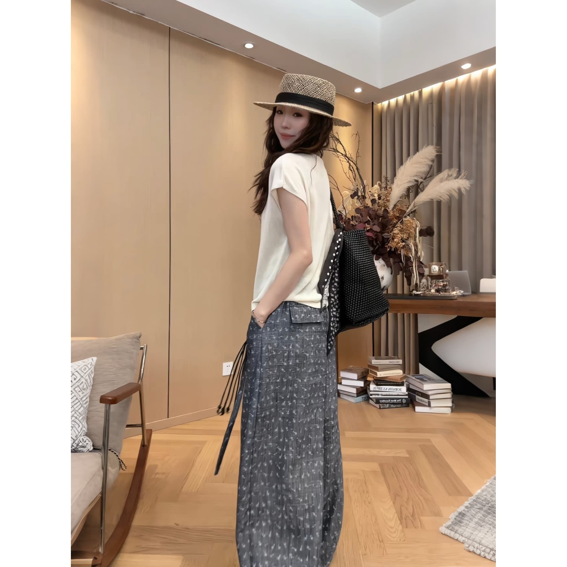 있음 도착 빅 사이즈 chic 비즈 V넥 홀로우 아웃 반팔 티셔츠 여성 여름 지방 mm 슬림해 보이는 표지 고기 고유 한 Chic 상세 이미지 5