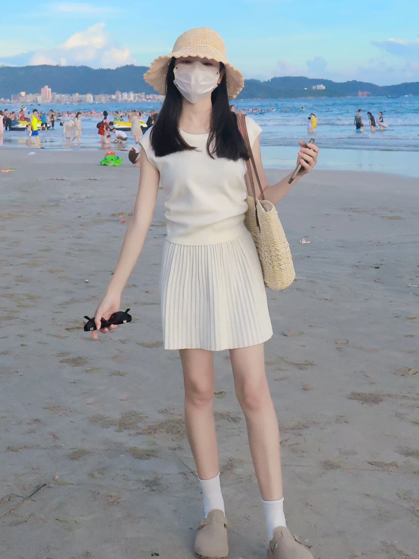 있음 도착 여름 디자인 센스 얼음 실크 허리 수축 작은 날다 소매 반팔 플리츠 치마 세트 여성 셔츠 치마 세트