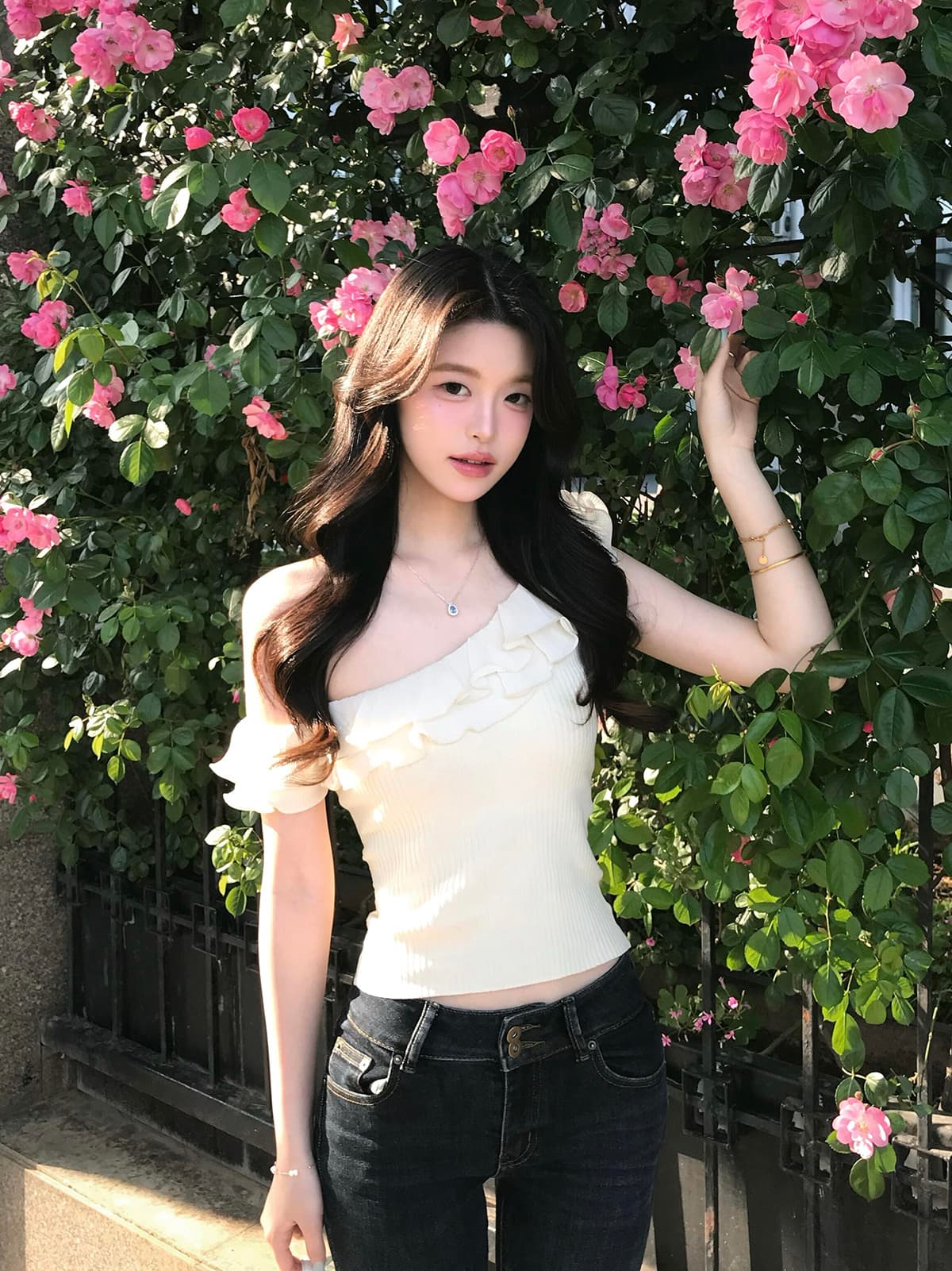 있음 도착 핫걸 비스듬한 어깨 니트 캐미솔 여름 프릴 몸매 가꾸기 슬림해 보이는 쇼트 스타일 맨위 여성 여름 이미지 3