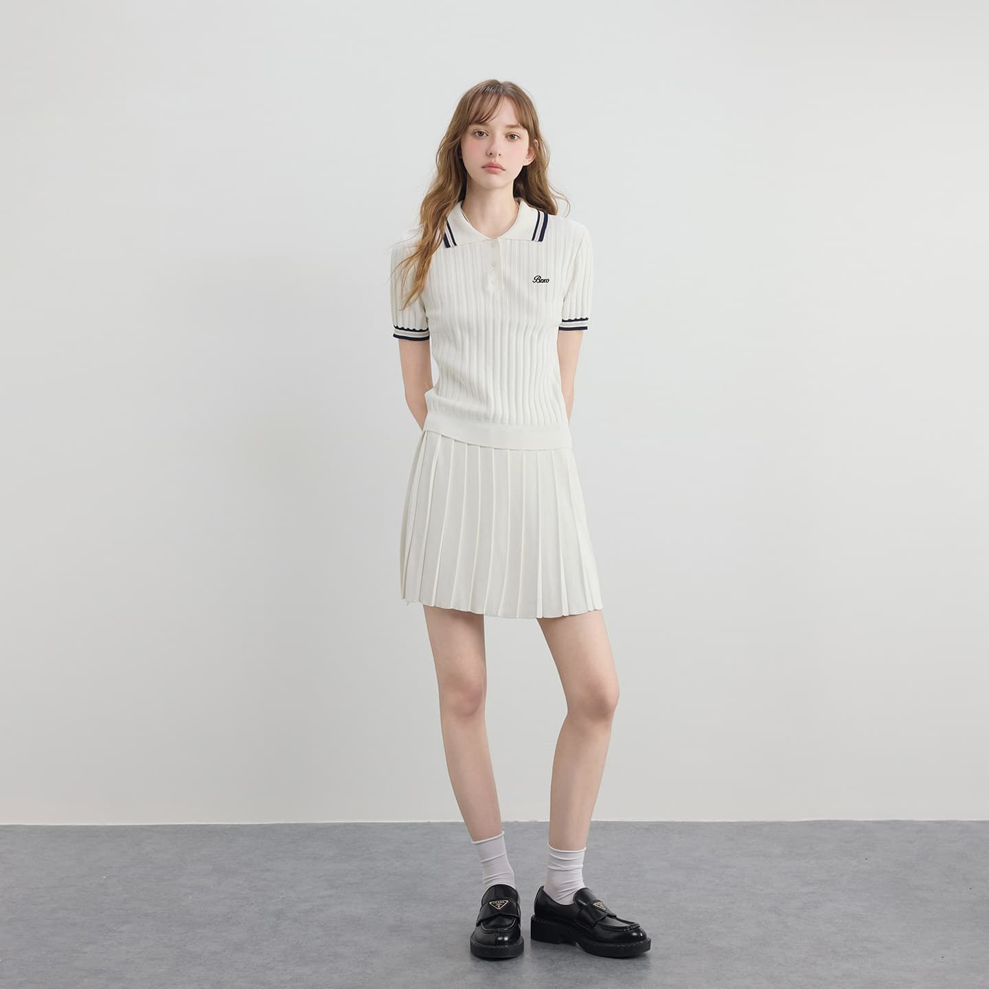있음 도착 미니멀리즘 자수 POLO 칼라 니트 반팔 티셔츠 여성 여름 새로운 학원 스타일 캐주얼 투피스 세트 상세 이미지 4