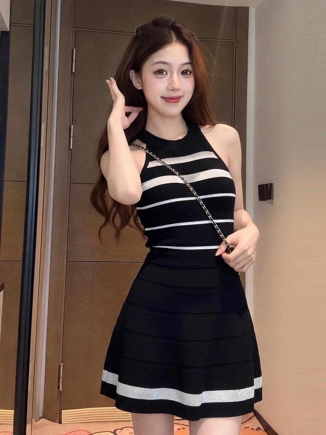 있음 도착 하프 ~을 통해 시 순수한 욕망 품격 검정색 스트라이프 민소매 허리 수축 슬림해 보이는 한 마디 드레스 상세 이미지 2