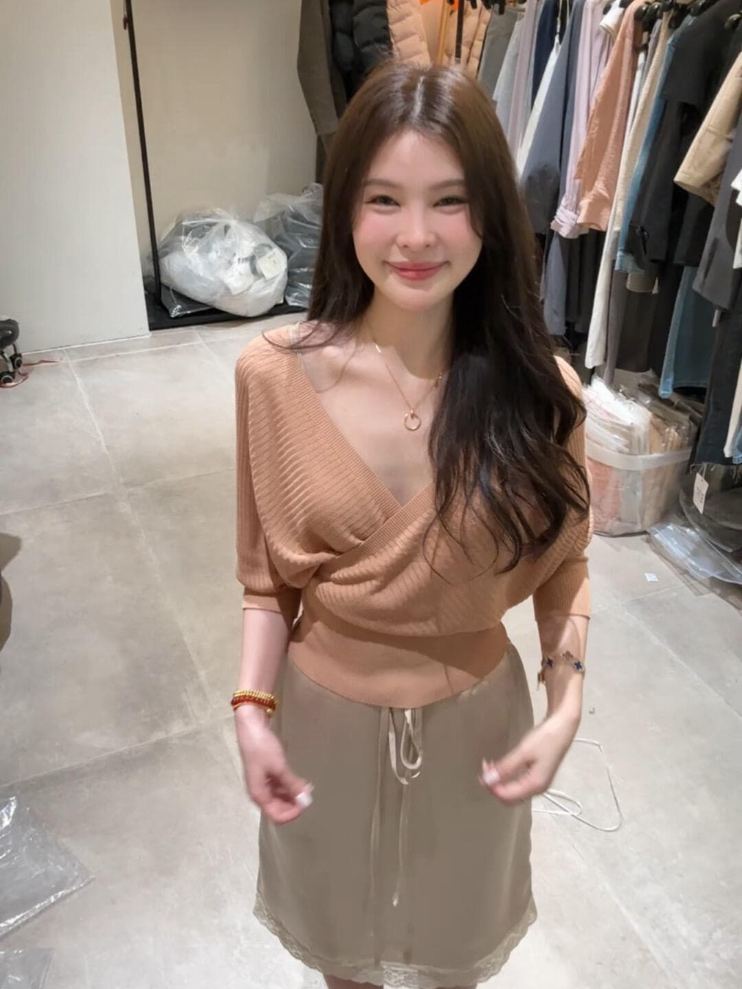 있음 도착 이른 가을 핑크색 십자가 V넥 니트 스웨터 여성 착용 가져 가라. 아름다운 자이언트 잘 생긴 ~ 중 꼬집기 허리 위로 의류 가을 이미지 3