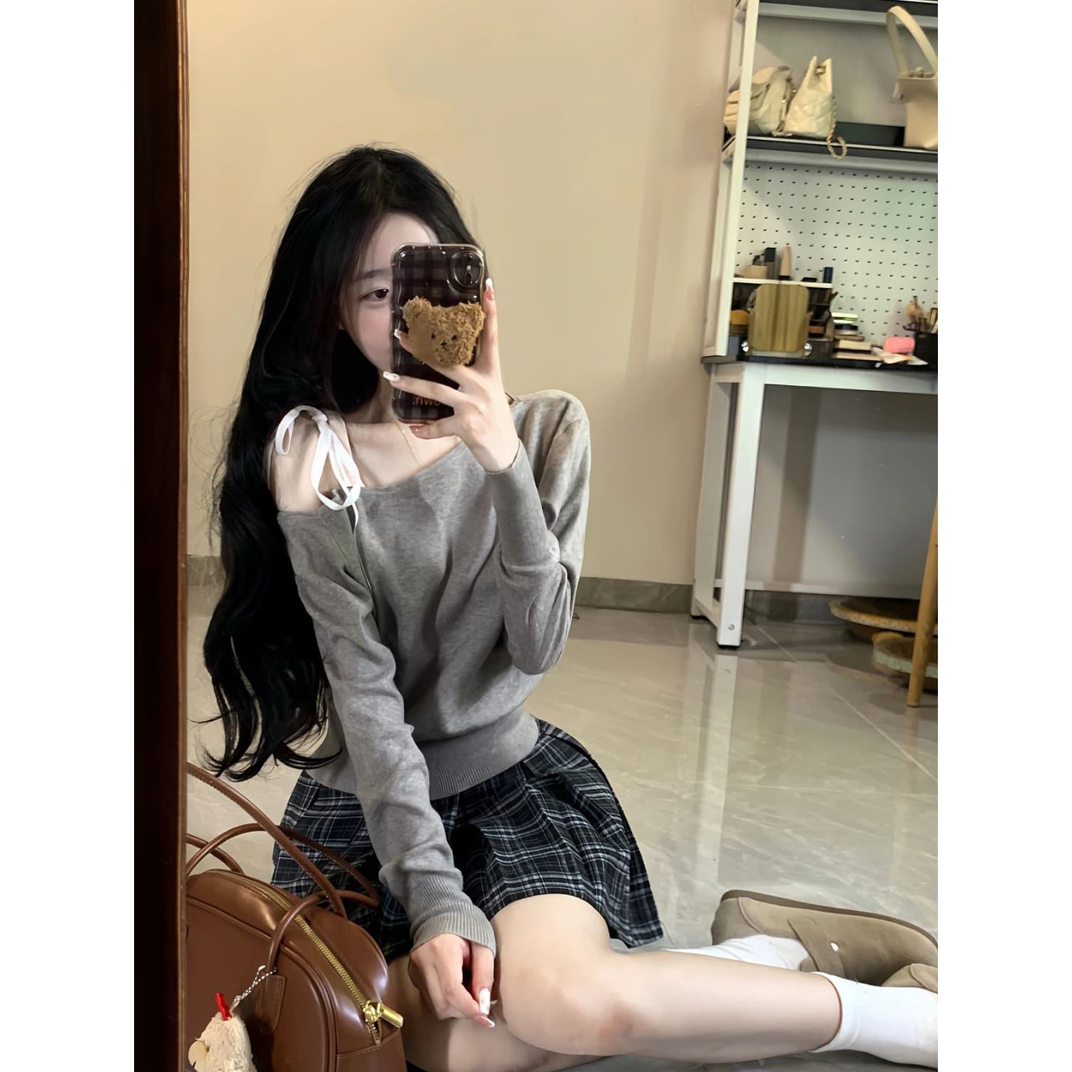 있음 도착 이른 가을 단색 오프숄더 나비 넥타이 허리 수축 슬림해 보이는 비스듬한 어깨 니트 스웨터 맨위 밝은 회색 이미지 5