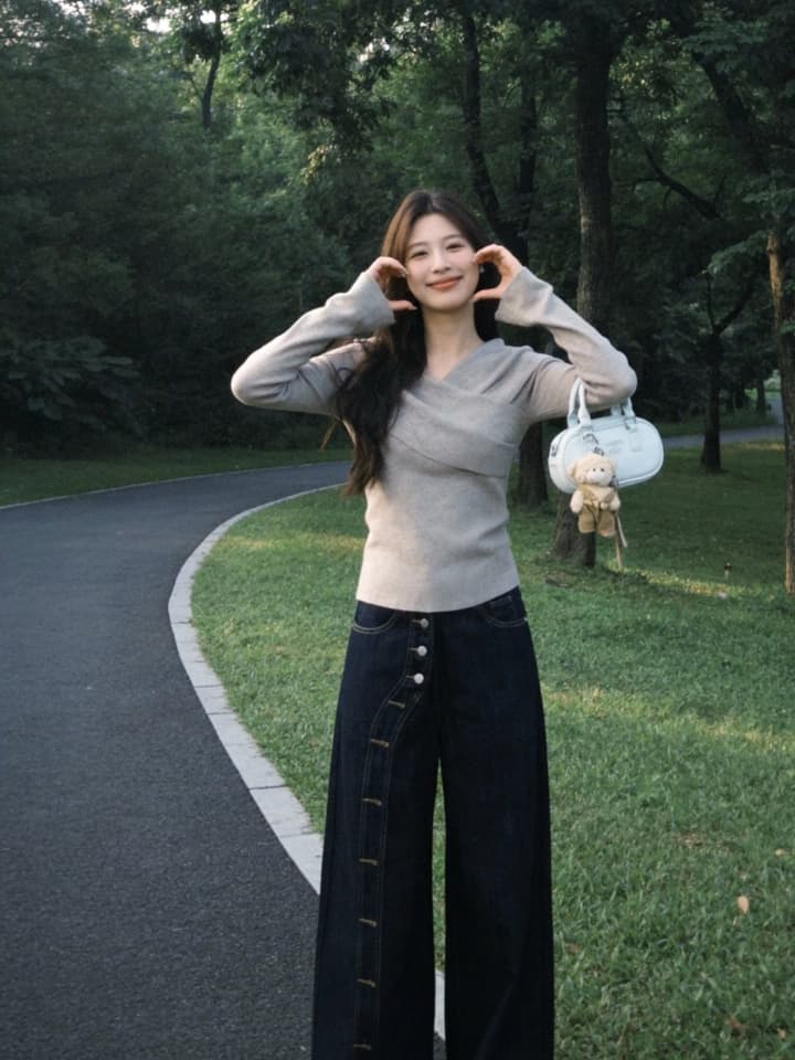 있음 도착 가을 겨울 새로운 몸매 가꾸기 슬림해 보이는 디자인 센스 V넥 이슬 쇄골 긴팔 니트 스웨터 여성 가을 이미지 2
