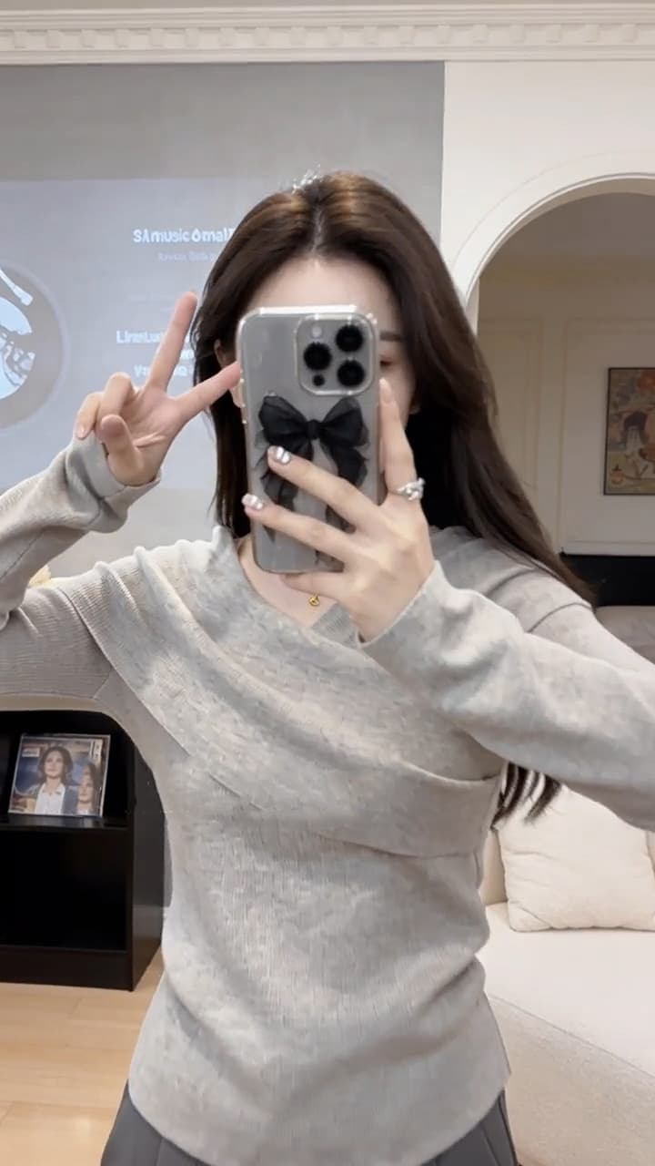 있음 도착 가을 겨울 새로운 몸매 가꾸기 슬림해 보이는 디자인 센스 V넥 이슬 쇄골 긴팔 니트 스웨터 여성 이른 가을 상세 이미지 2