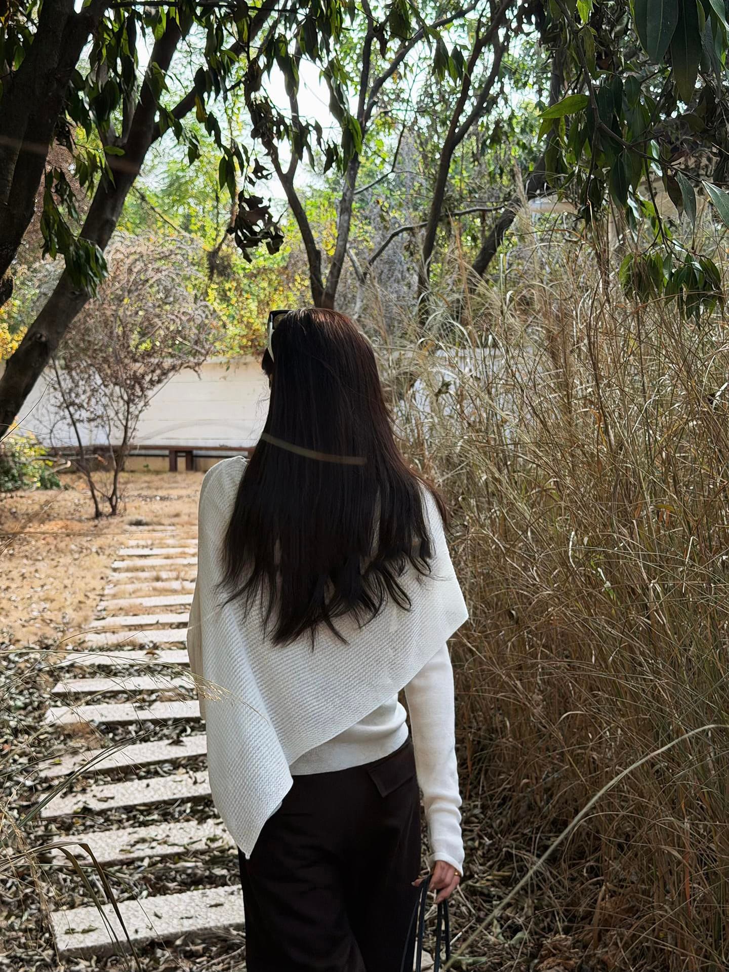 있음 도착 이른 가을 새로운 불규칙 페이크 레이어드 슬림해 보이는 품격 긴팔 니트 맨위 이미지 3