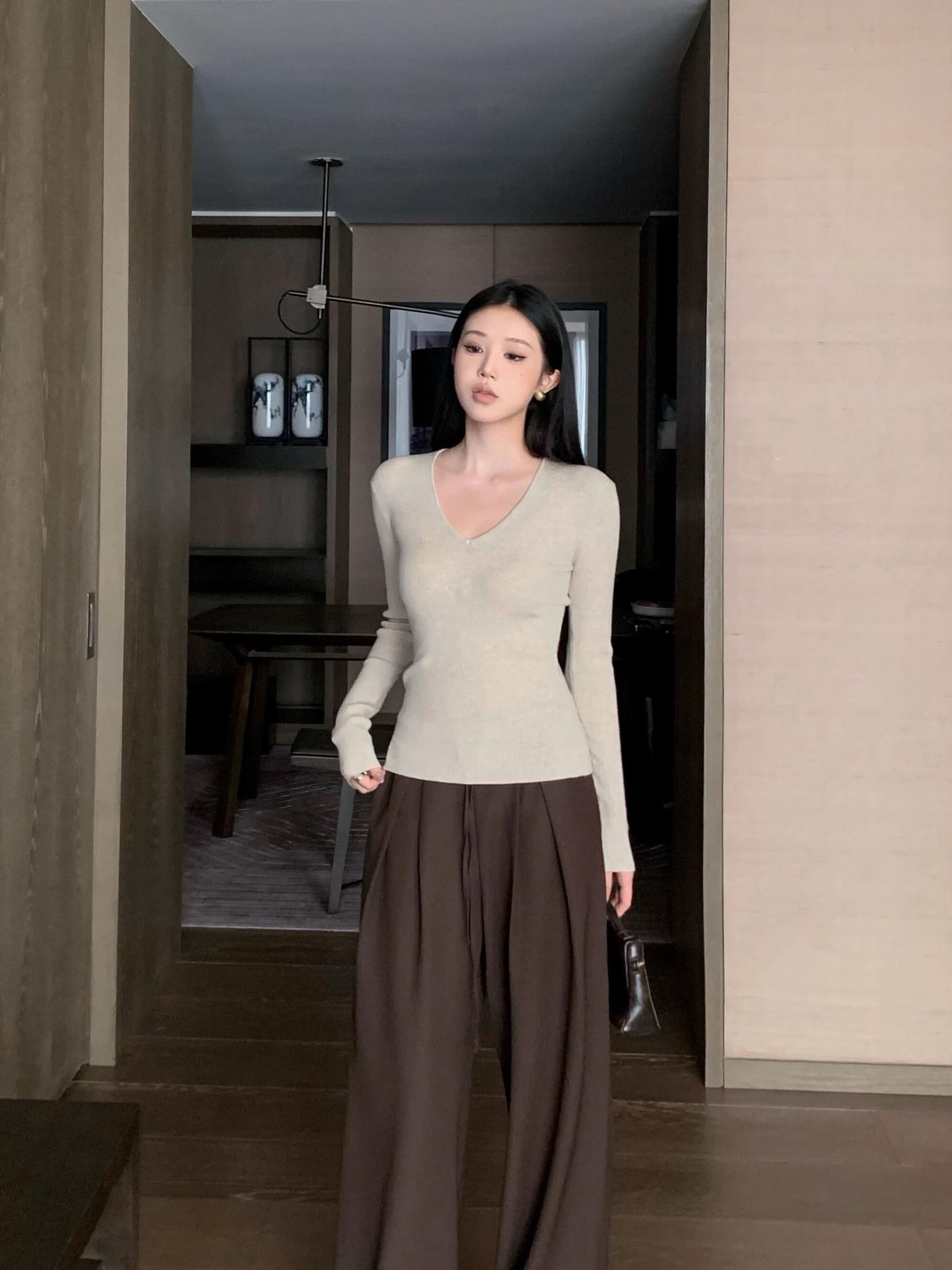 있음 도착 가을 겨울 만나는 V넥 니트 스웨터 몸매 가꾸기 다용도 슬림해 보이는 인사이드 가져 가라. 기본 셔츠 타이트 가을 이미지 3