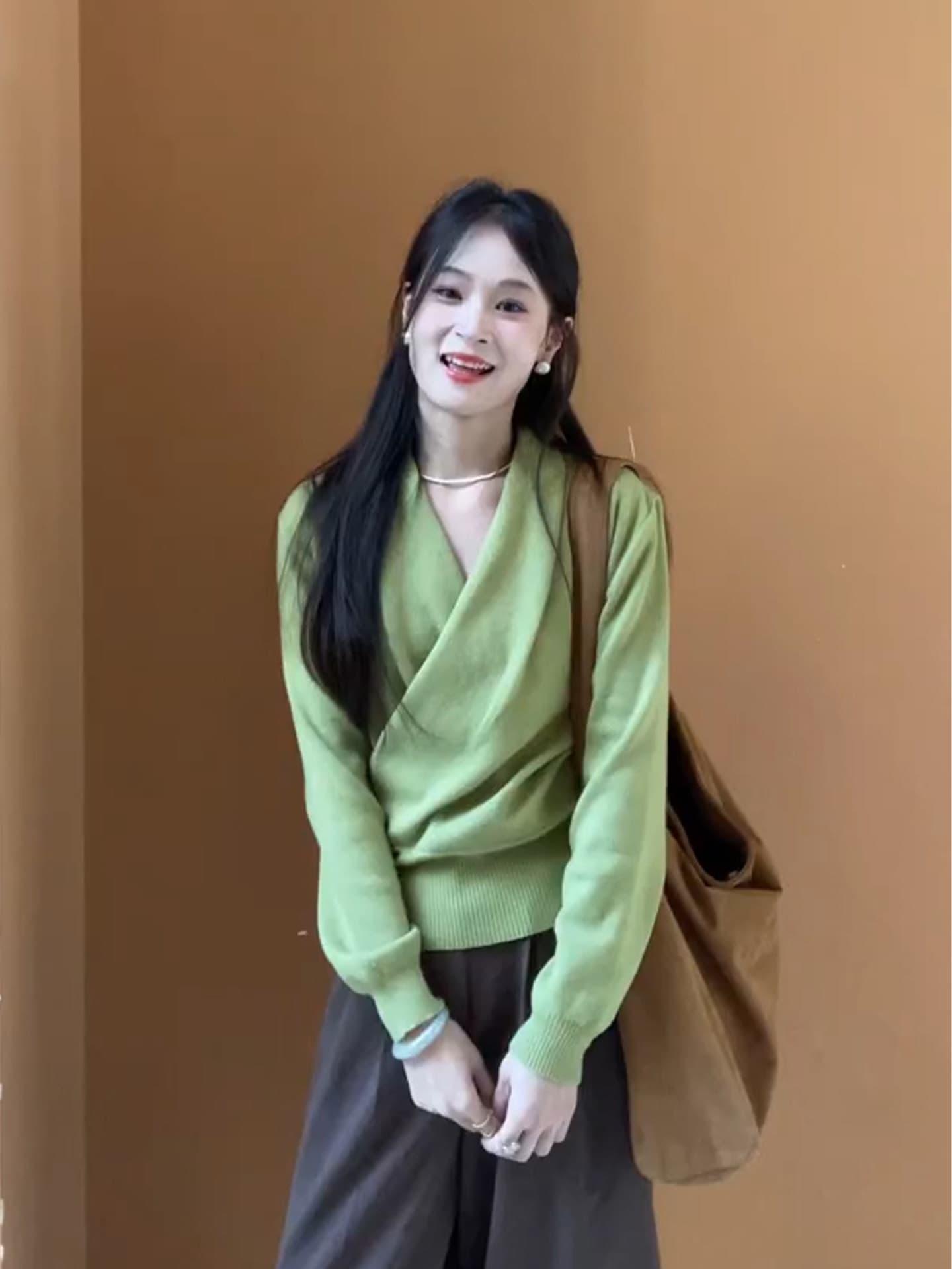 있음 도착 십자가 V넥 긴팔 니트 기본 셔츠 여성 가을 겨울 디자인 센스 아름다운 인사이드 가져 가라. 쇼트 스타일 작은 맨위 상세 이미지 1